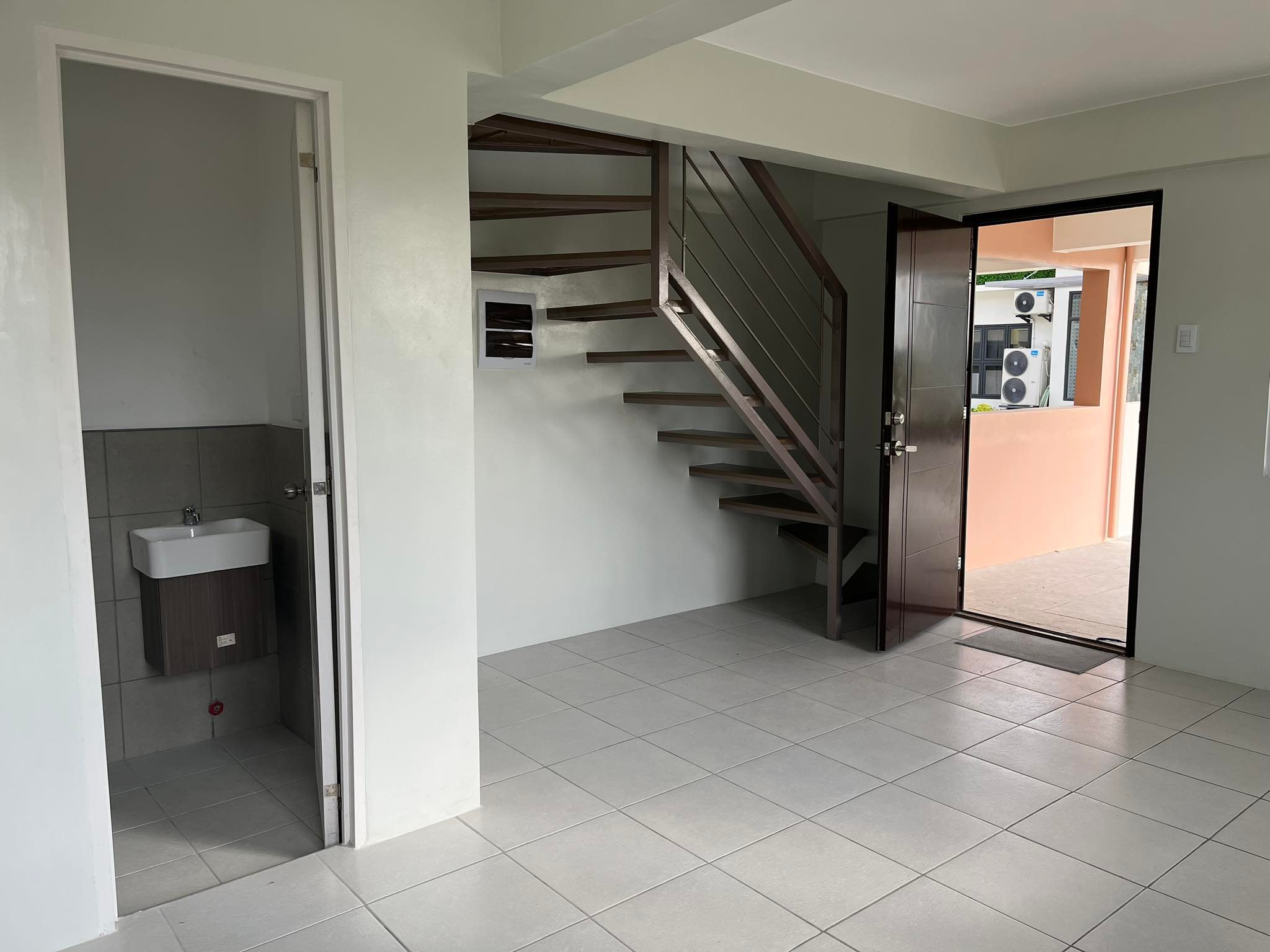 Neuville Astrid Bathroom